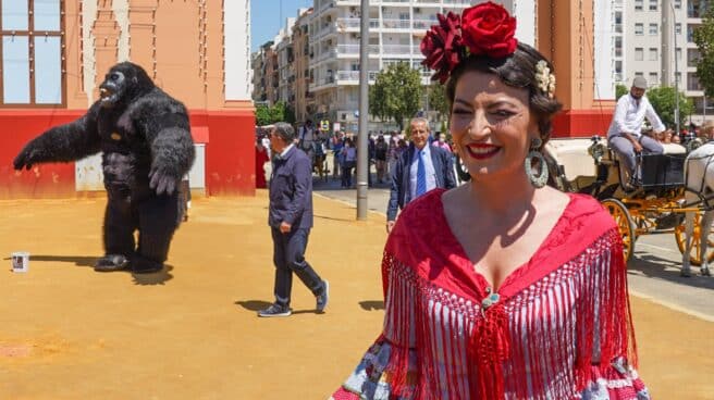 Macarena Olona, candidata de Vox a las elecciones en Andalucía 2022, en la Feria de Abril de Sevilla