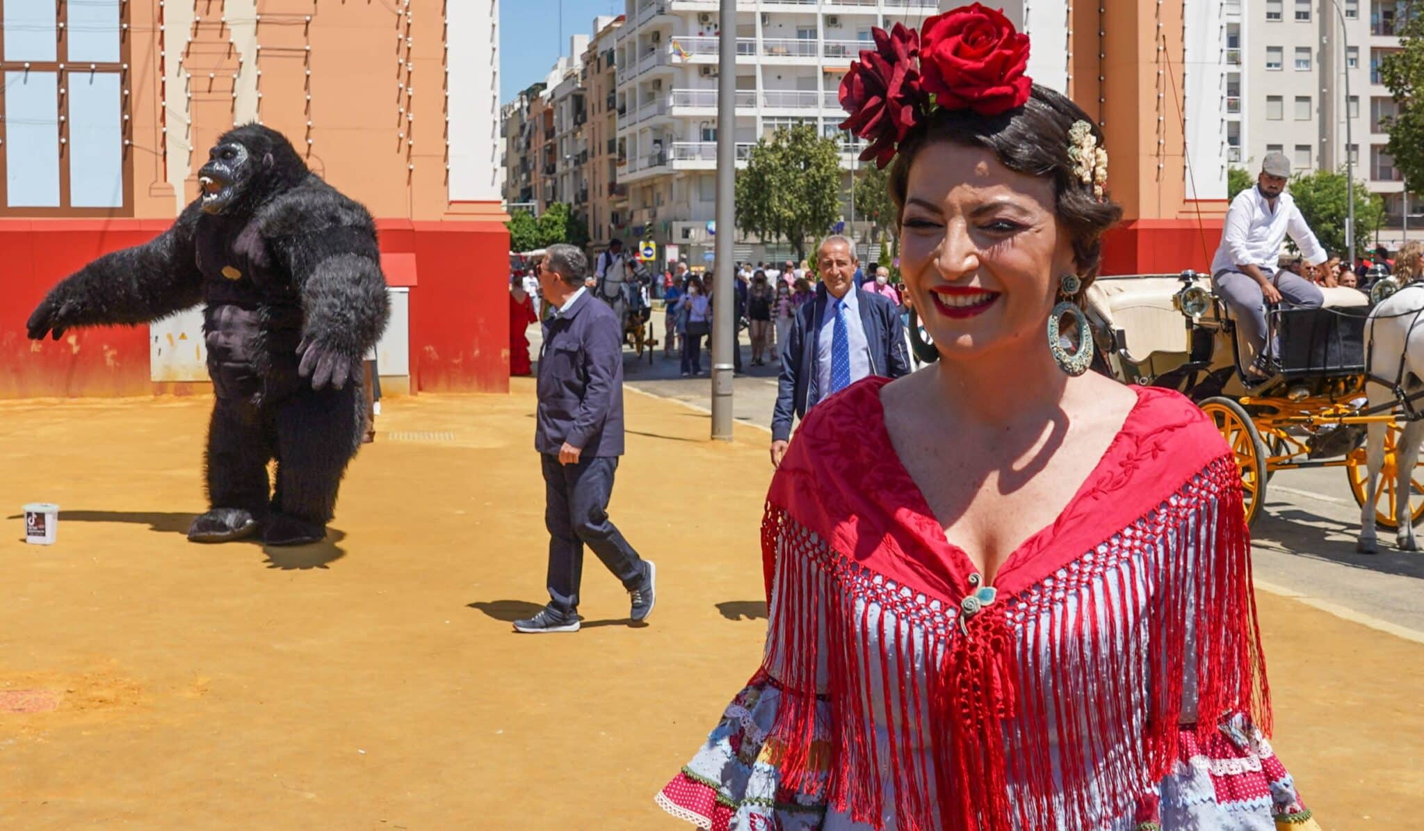 Macarena Olona, candidata de Vox a las elecciones en Andalucía 2022, en la Feria de Abril de Sevilla