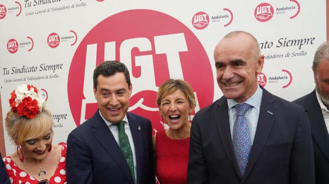 Yolanda Díaz se ríe junto a Juanma Moreno en la Feria de Abril de Sevilla. Yolanda Díaz se ríe junto a Juanma Moreno en la Feria de Abril de Sevilla.