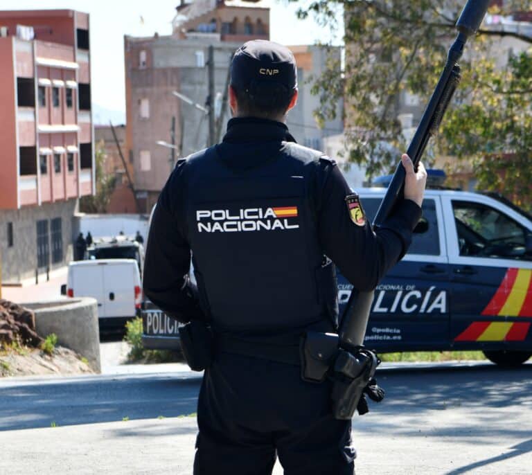 La Policía tiene 11.000 chalecos antibalas sin asignar mientras un tercio de la plantilla espera uno