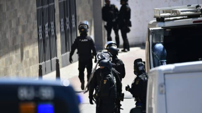 Dispositivo policial en la barriada ceutí de El Príncipe