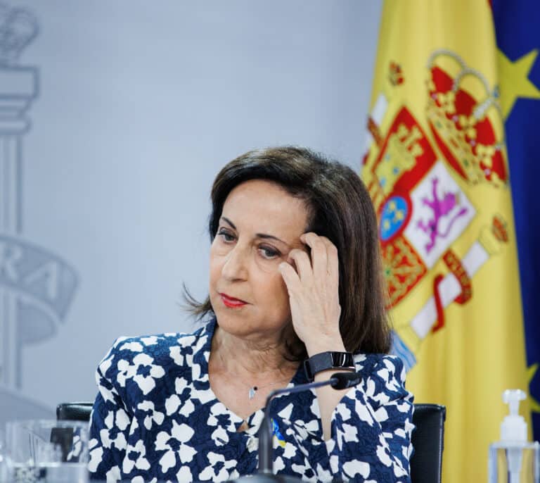 Robles se traga el sapo del cese de Esteban a cambio de impedir que Bolaños impusiera un sustituto