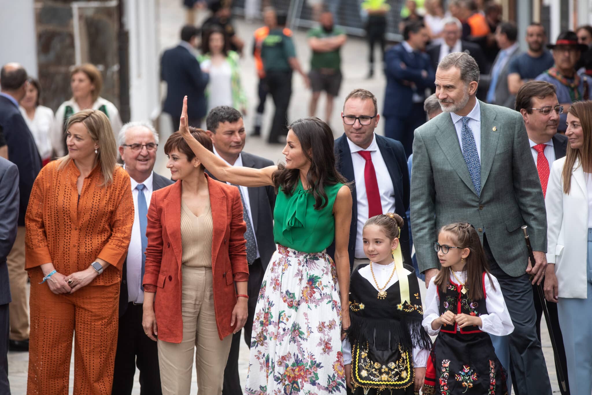 La Reina Letizia Ortiz, el rey Felipe VI y la Ministra Portavoz del Gobierno de España, Isabel Rodríguez, en Las Hurdes (Cáceres, Extremadura).