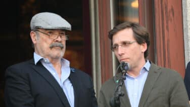 Los médicos de Madrid entregan el 'fonendo de oro' a Antonio Resines por su apoyo a la Sanidad pública