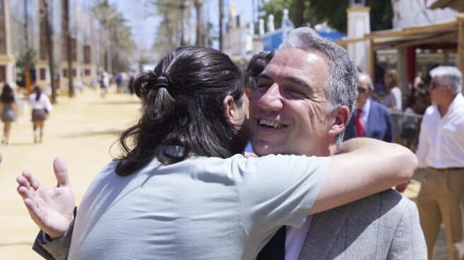 Elías Bendodo visita la Feria de Jerez de la Frontera.