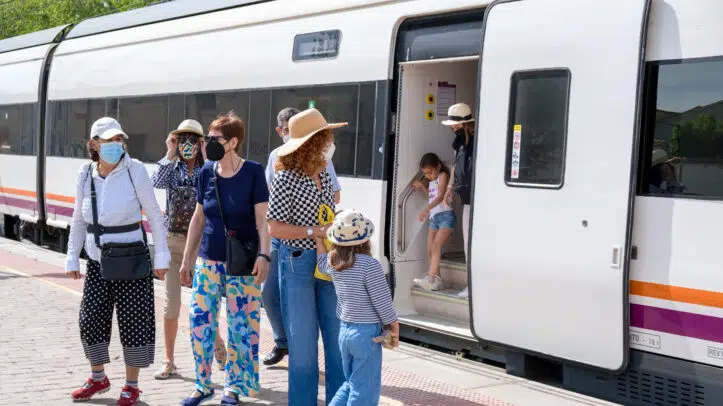 Una avería en el sistema interrumpe la línea de AVE entre Madrid-Barcelona