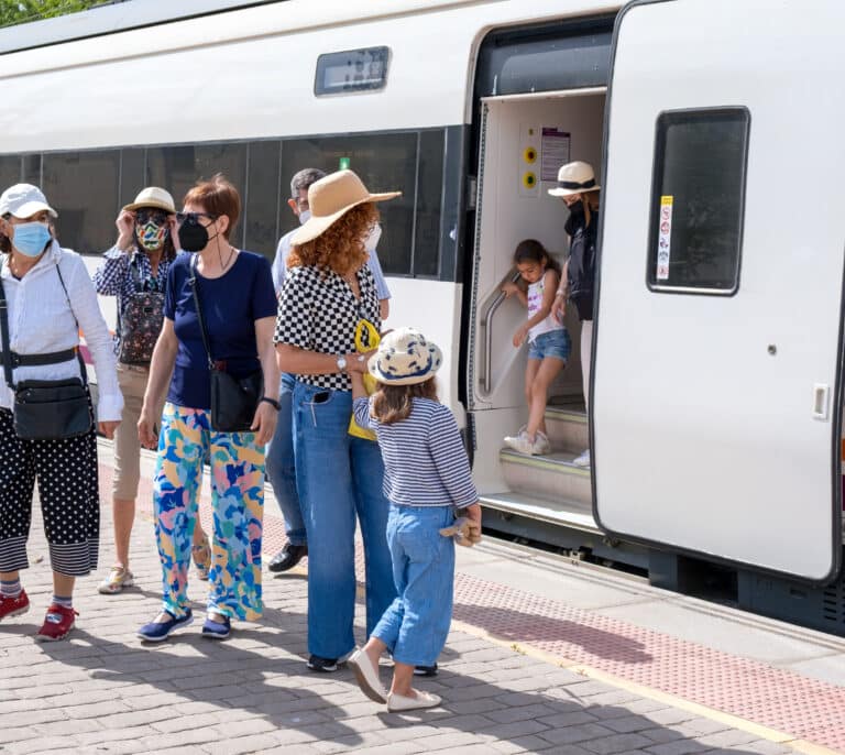 Una avería en el sistema interrumpe la línea de AVE entre Madrid-Barcelona