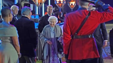 La reaparición de Isabel II...¡con Tom Cruise!