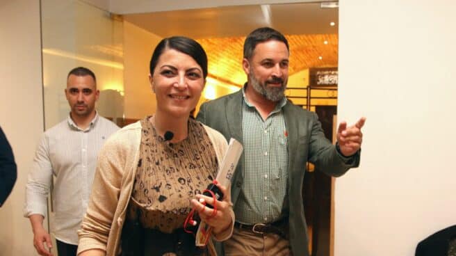 Santiago Abascal y Macarena Olona, participan en la jornada 'Mitos y realidades sobre la inmigración en España'