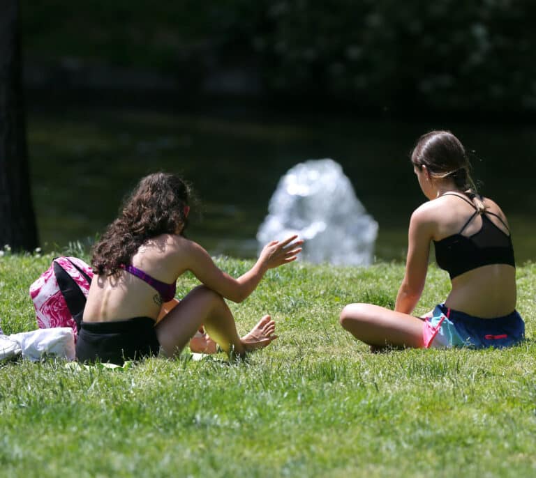 Las temperaturas bajarán este domingo y dejarán a ocho provincias en alerta naranja