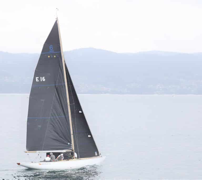 El rey emérito termina cuarto en su regata a bordo del Bribón 500
