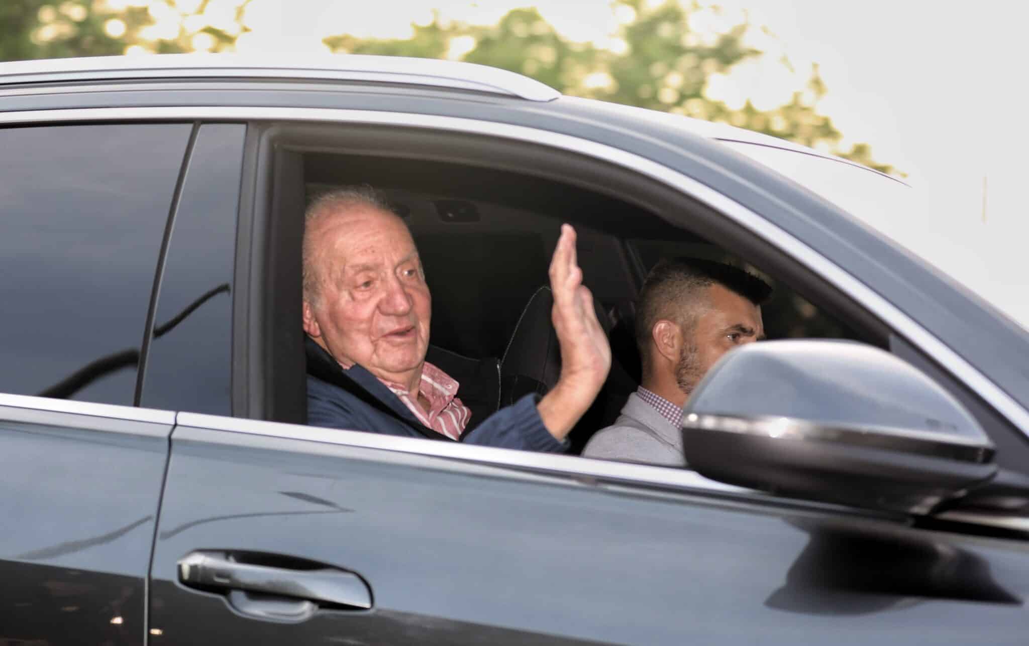 El Rey emérito Juan Carlos I a su salida de Madrid con dirección Abu Dabi