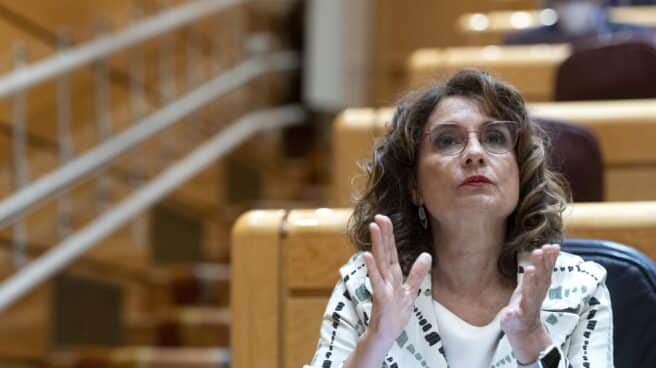 La ministra de Hacienda y Función Pública, María Jesús Montero, interviene en una sesión de control al Gobierno en el Senado