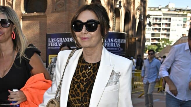 Ana Rosa Quintana reaparece tras su cáncer de mama: "Creo que lo hemos superado" Ana Rosa Quintana, recuperadísima, ha reaparecido en Las Ventas