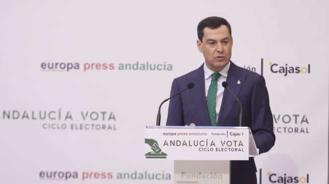 El candidato del Partido Popular a la presidencia de la Junta de Andalucía, Juanma Moreno, durante el encuentro informativo “Andalucía Vota” Ciclo electoral en la Fundación Cajasol.