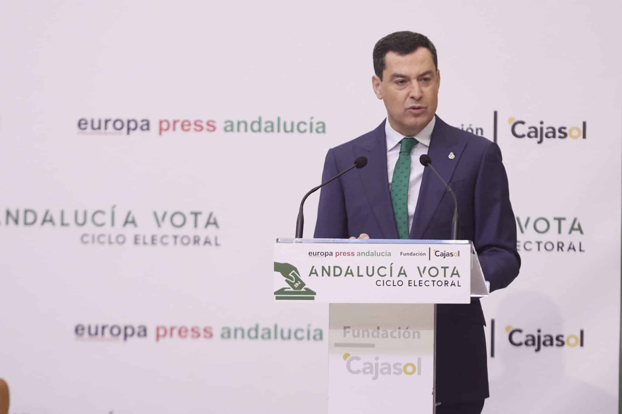 El candidato del Partido Popular a la presidencia de la Junta de Andalucía, Juanma Moreno, durante el encuentro informativo “Andalucía Vota” Ciclo electoral en la Fundación Cajasol.