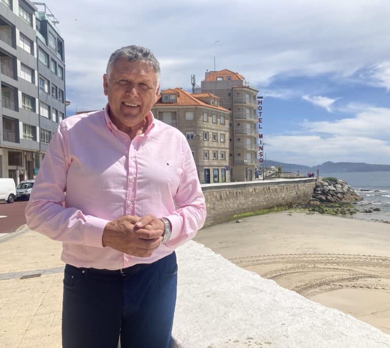 El alcalde de Sanxenxo: "El Rey emérito tiene muchos más admiradores de lo que se dice"