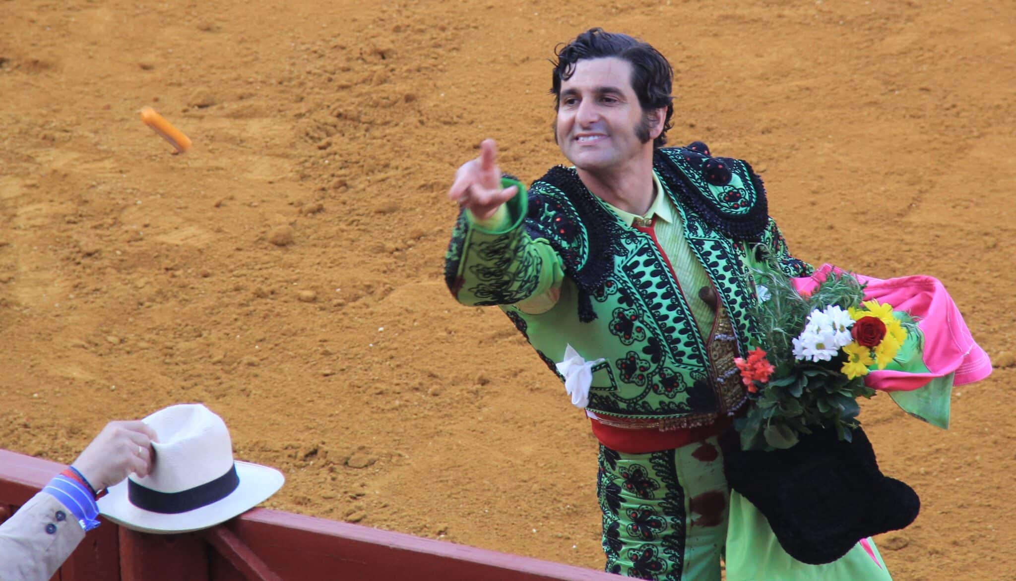 Morante corta dos orejas y completa una magistral Feria de Sevilla