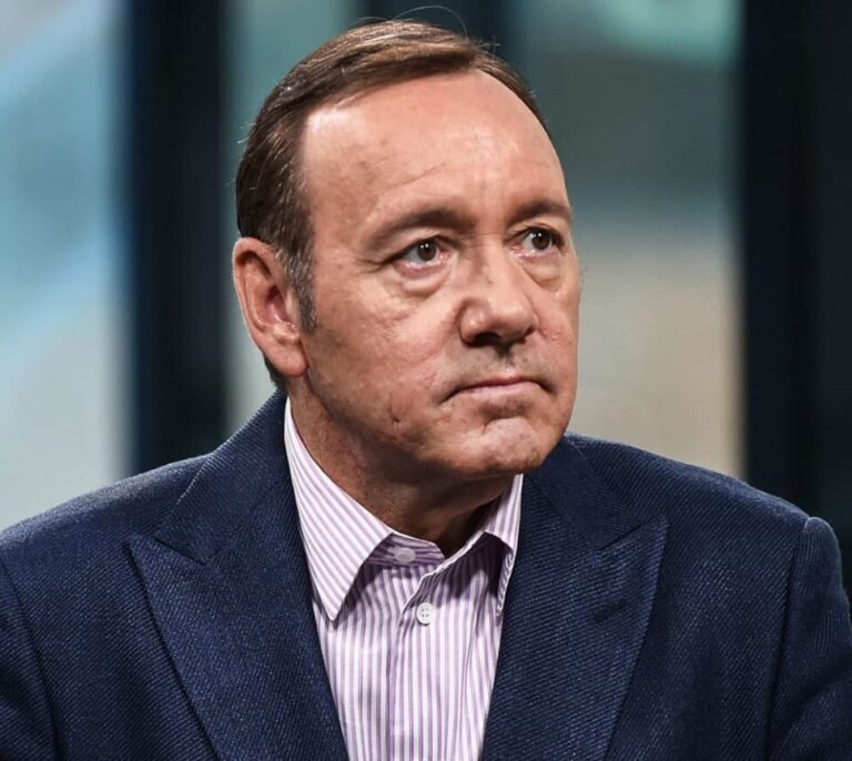 Kevin Spacey se escuda en su padre "neonazi y supremacista blanco" en el juicio contra Anthony Rapp