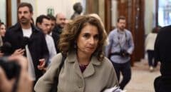 Montero rehúye reunirse con los funcionarios para negociar su subida salarial