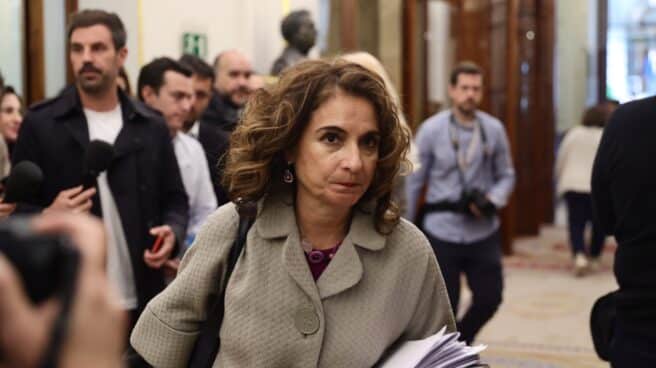 El decreto anticrisis y la elección de diputados con acceso a secretos oficiales, temas centrales en el Congreso La ministra de Hacienda y Función Pública, María Jesús Montero, a su llegada a una sesión plenaria en el Congreso de los Diputados.