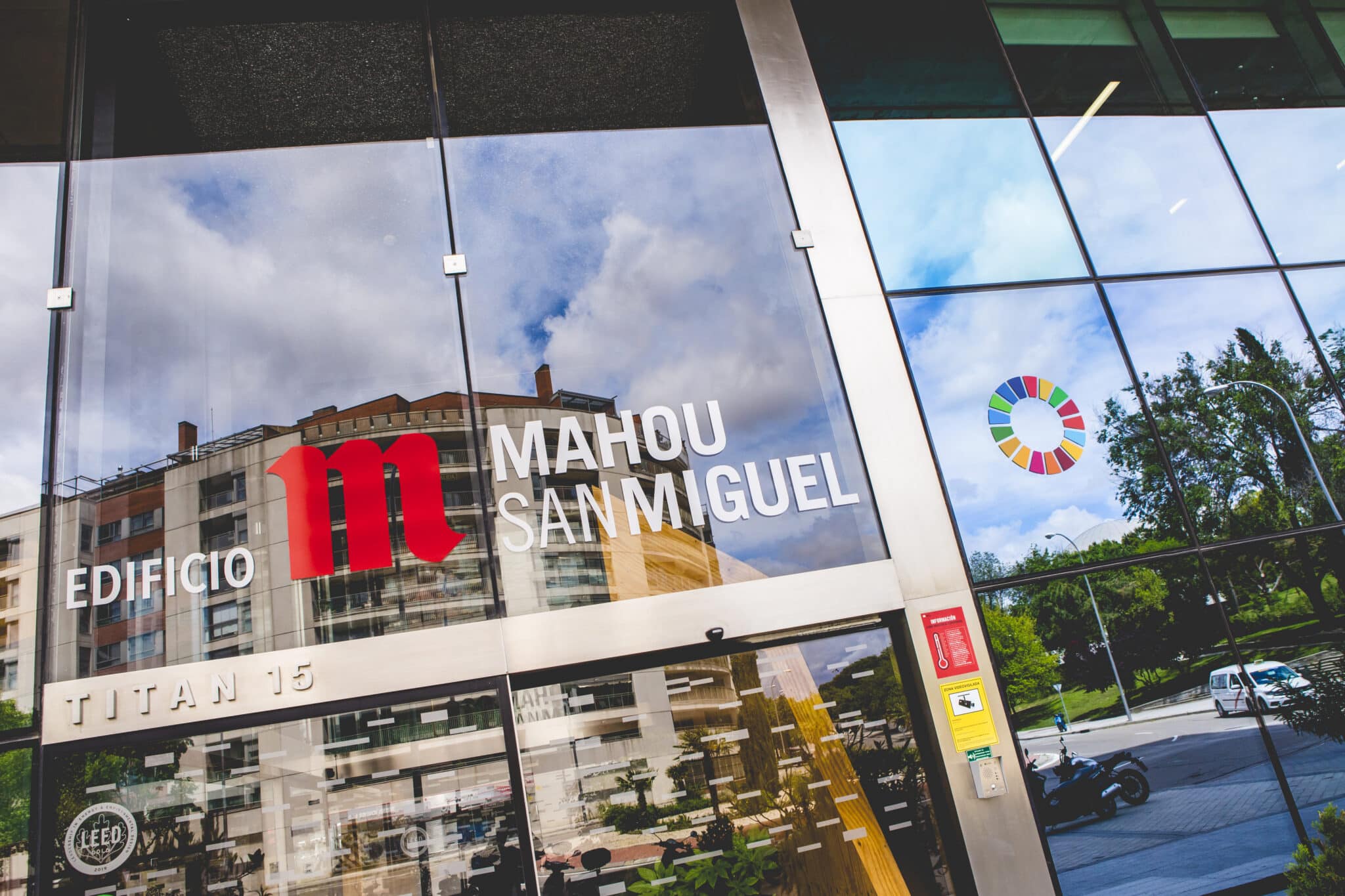 Entrada de la sede corporativa del grupo Mahou en Madrid.