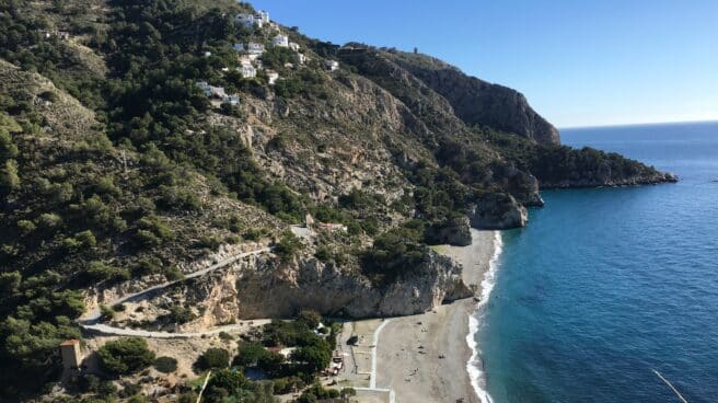 Encuentran un cadáver en la playa de La Herradura Playa de Cantarriján, en La Herradura