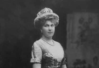 Cuando la reina Victoria Eugenia impulsó la Cruz Roja