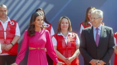 La Reina Letizia presume de abdominales en Valencia