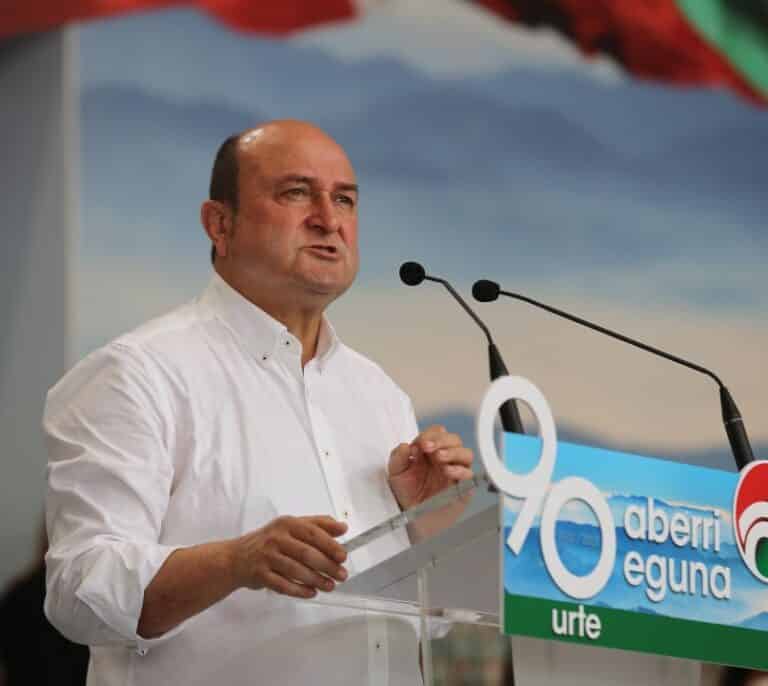 Ortuzar: "Los políticos cada vez nos parecemos más al guiñol... es lógica la abstención"