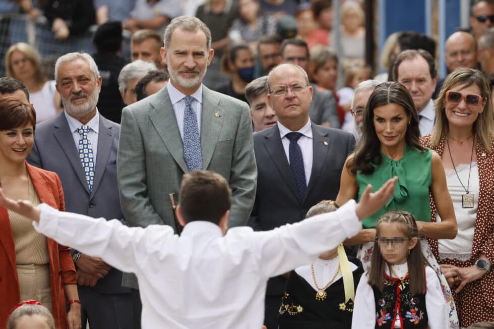 La Reina Letizia y el Rey Felipe VI junto a la Ministra Isabel Rodríguez en las Hurdes (Cáceres)