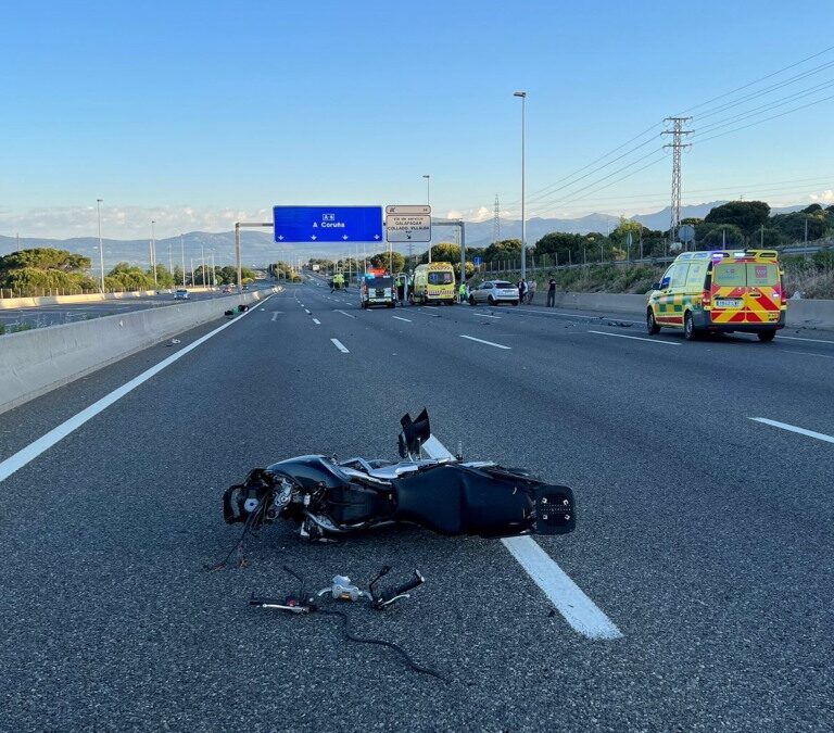 Herido grave un motorista tras ser arrollado por un coche en dirección contraria en la A-6