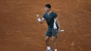 Alcaraz aplasta a Zverev en la final y corona su semana mágica en Madrid