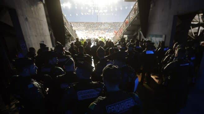 Antidisturbios en el estadio de Saint-Denis durante la final de la Champions League. Antidisturbios en el estadio de Saint-Denis durante la final de la Champions League.