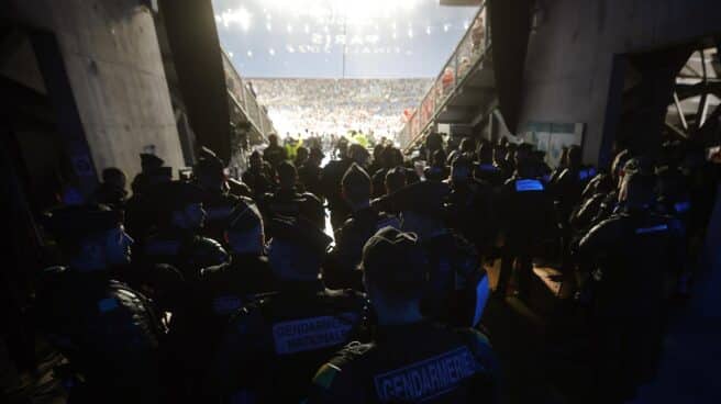 Antidisturbios en el estadio de Saint-Denis durante la final de la Champions League.