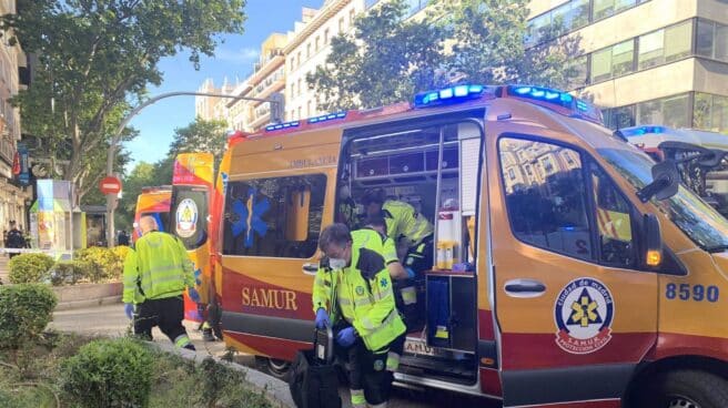 Efectivos del Samur en el lugar del atropello