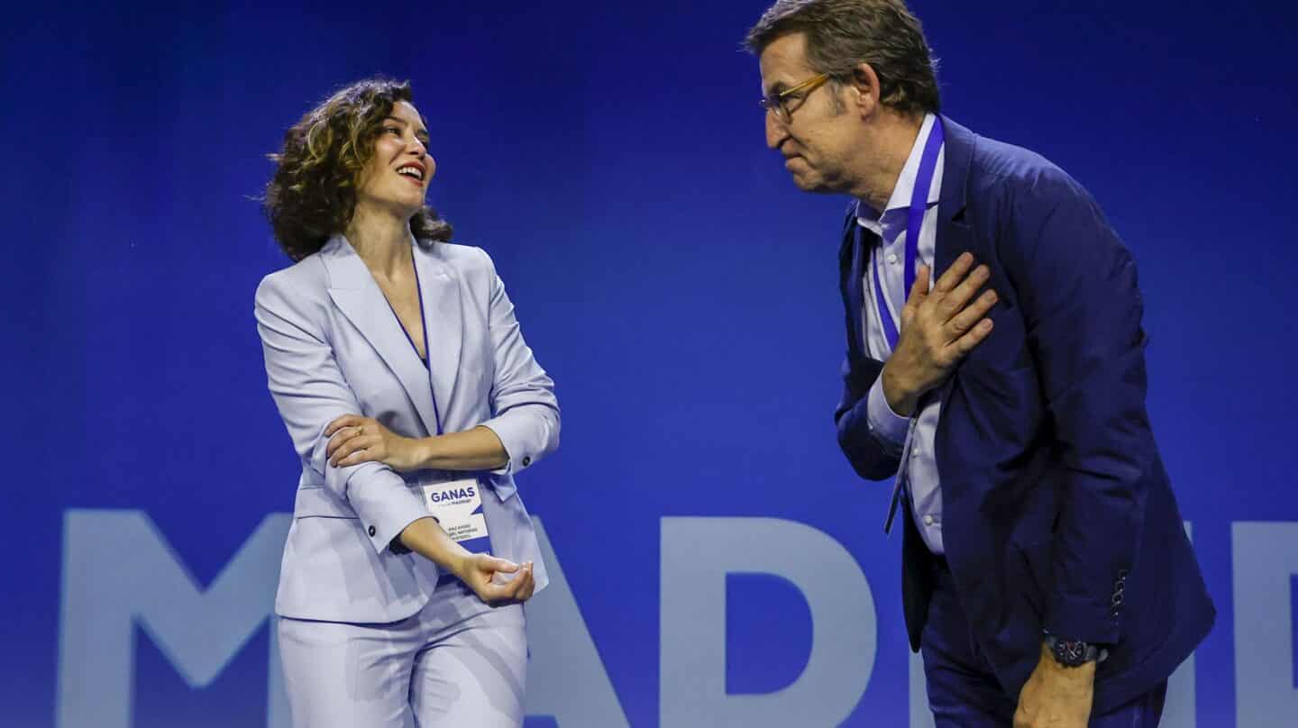 La presidenta del PP de Madrid, Isabel Díaz Ayuso, y el presidente del PP nacional, Alberto Núñez Feijóo, durante el XVII Congreso Autonómico del PP de Madrid.