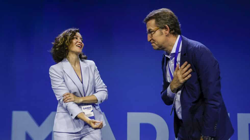 La presidenta del PP de Madrid, Isabel Díaz Ayuso, y el presidente del PP nacional, Alberto Núñez Feijóo, durante el XVII Congreso Autonómico del PP de Madrid.