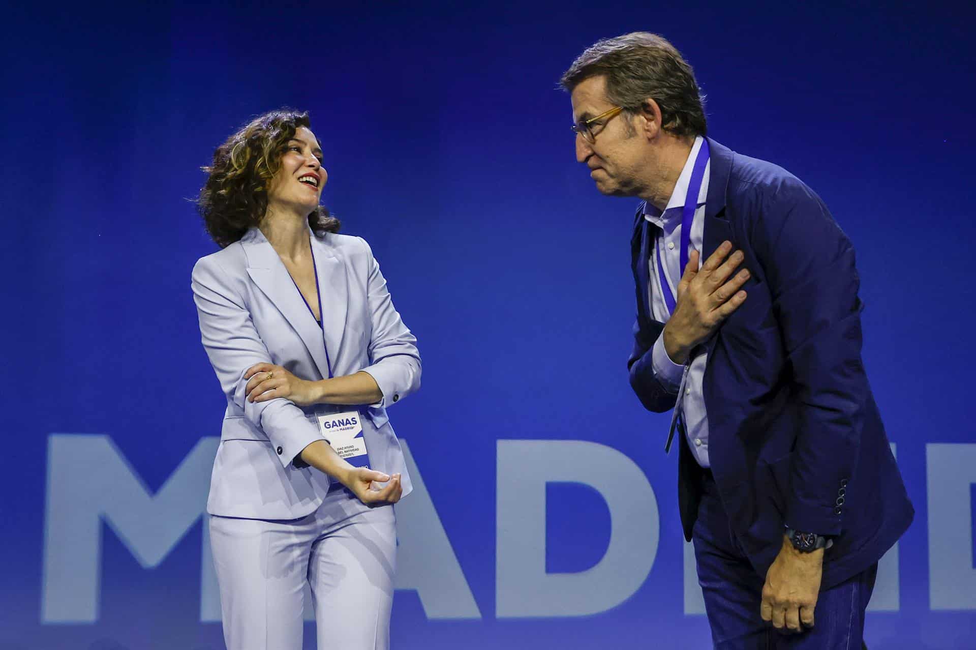 La presidenta del PP de Madrid, Isabel Díaz Ayuso, y el presidente del PP nacional, Alberto Núñez Feijóo, durante el XVII Congreso Autonómico del PP de Madrid.