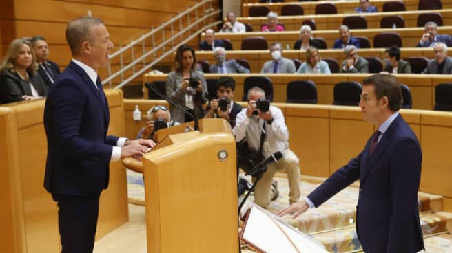 Feijóo toma posesión como senador. Feijóo toma posesión como senador.