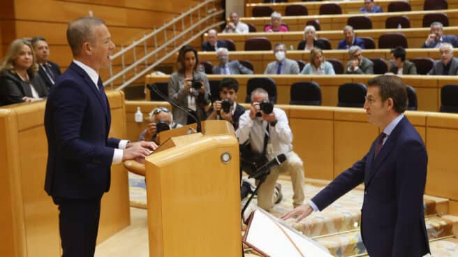 Feijóo toma posesión como senador.