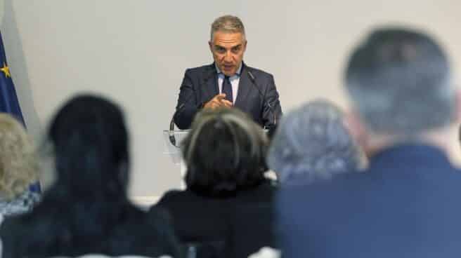 El coordinador general del PP, Elías Bendodo, en la recepción a las Casas de Andalucía de la provincia de Alicante en la Diputación Provincial. El coordinador general del PP, Elías Bendodo, en la recepción a las Casas de Andalucía de la provincia de Alicante en la Diputación Provincial.