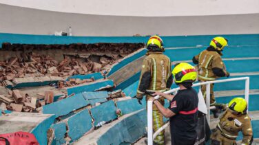 Heridas dos menores al derrumbarse una grada de un pabellón en Elda (Alicante)