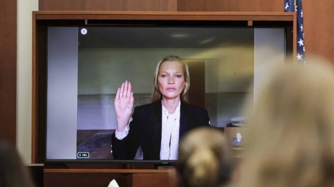 Kate Moss declara en el juicio que Johnny Depp nunca le tiró por las escaleras Kate Moss testifica en el juicio de Amber Heard y Johnny Depp