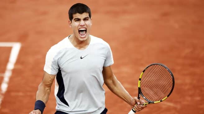 Carlos Alcaraz, durante su partido de segunda ronda en Roland Garros frente a Albert Ramos.