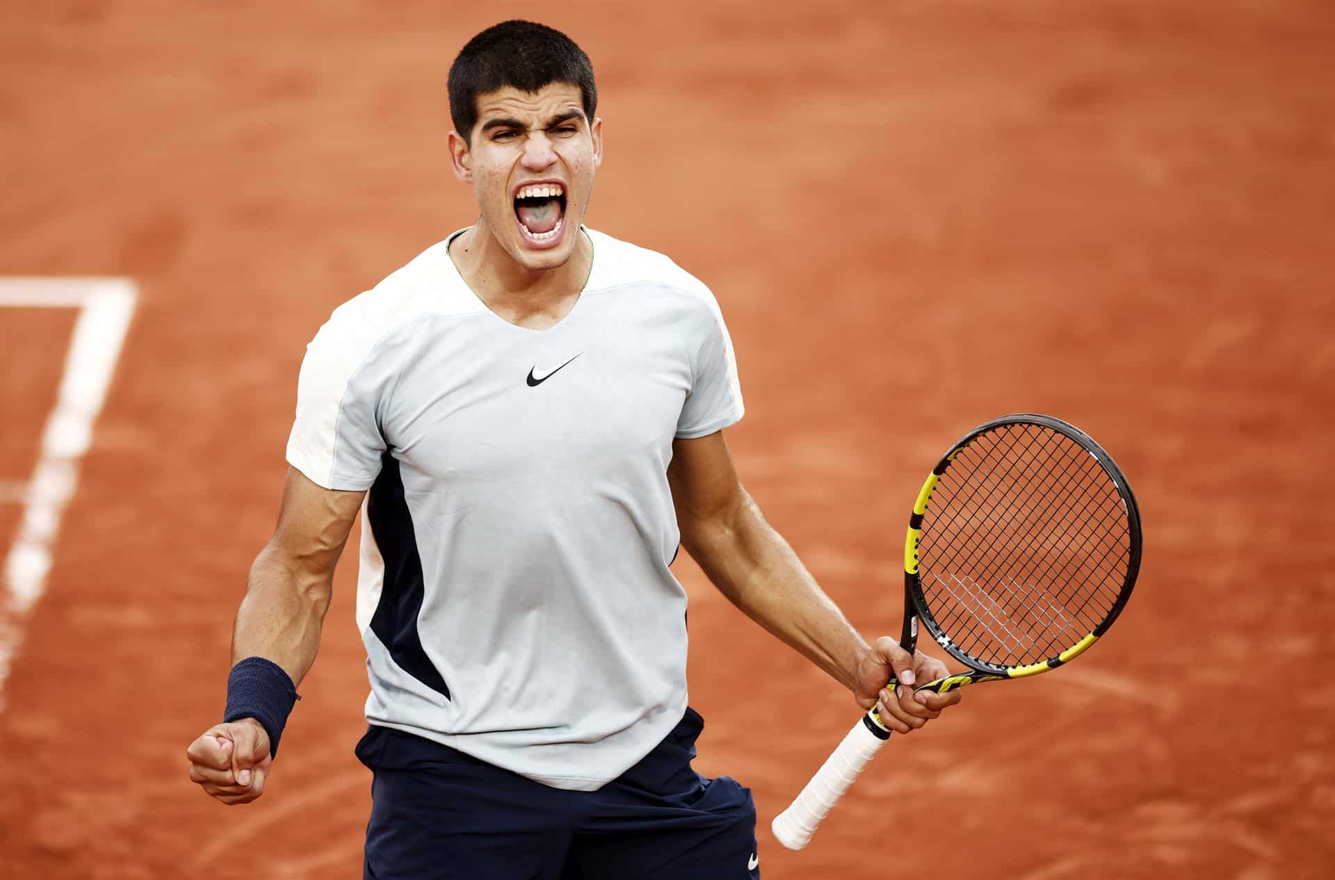 Carlos Alcaraz, durante su partido de segunda ronda en Roland Garros frente a Albert Ramos.