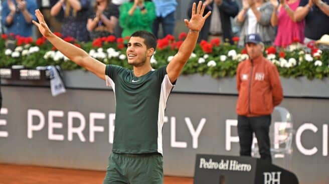 Carlos Alcaraz durante su partido contra Alexander Zverev en la final del Mutua Madrid Open