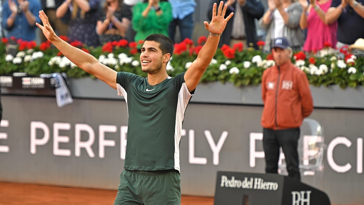 Carlos Alcaraz durante su partido contra Alexander Zverev en la final del Mutua Madrid Open