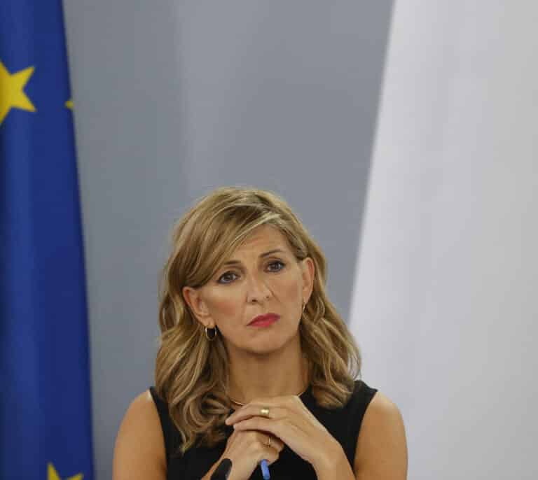 El primer gobierno pro OTAN y anti OTAN al mismo tiempo