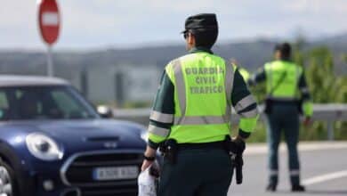 Fallece en el acto un motorista al salirse de una vía en Valencia